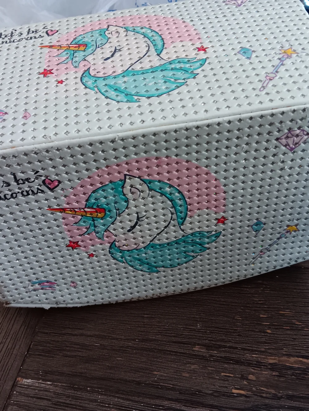 Unicorn Embossed White Girls' Jewelry Box Inclydes Various Jewelry Items